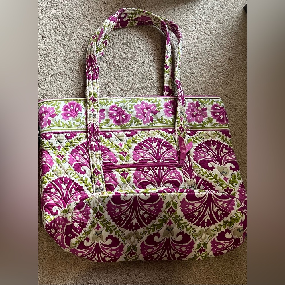 Vera Bradley Tote with toggle